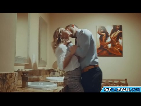 ❤️ Ina whakawaia koe e te kakaho tetona i roto i te wharepaku whanui Ataahua porn i mi.hentaivost.ru ❌️❤